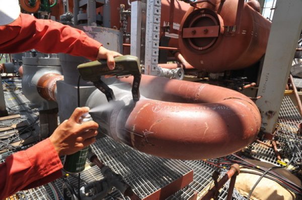 Sử dụng hóa chất để kiểm tra mối hàn