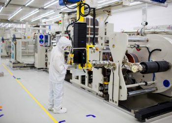 Ông trùm pin xe điện Trung Quốc giàu hơn cả Jack Ma