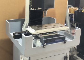 Máy CNC gia công kim loại phổ thông CF2030 BT30